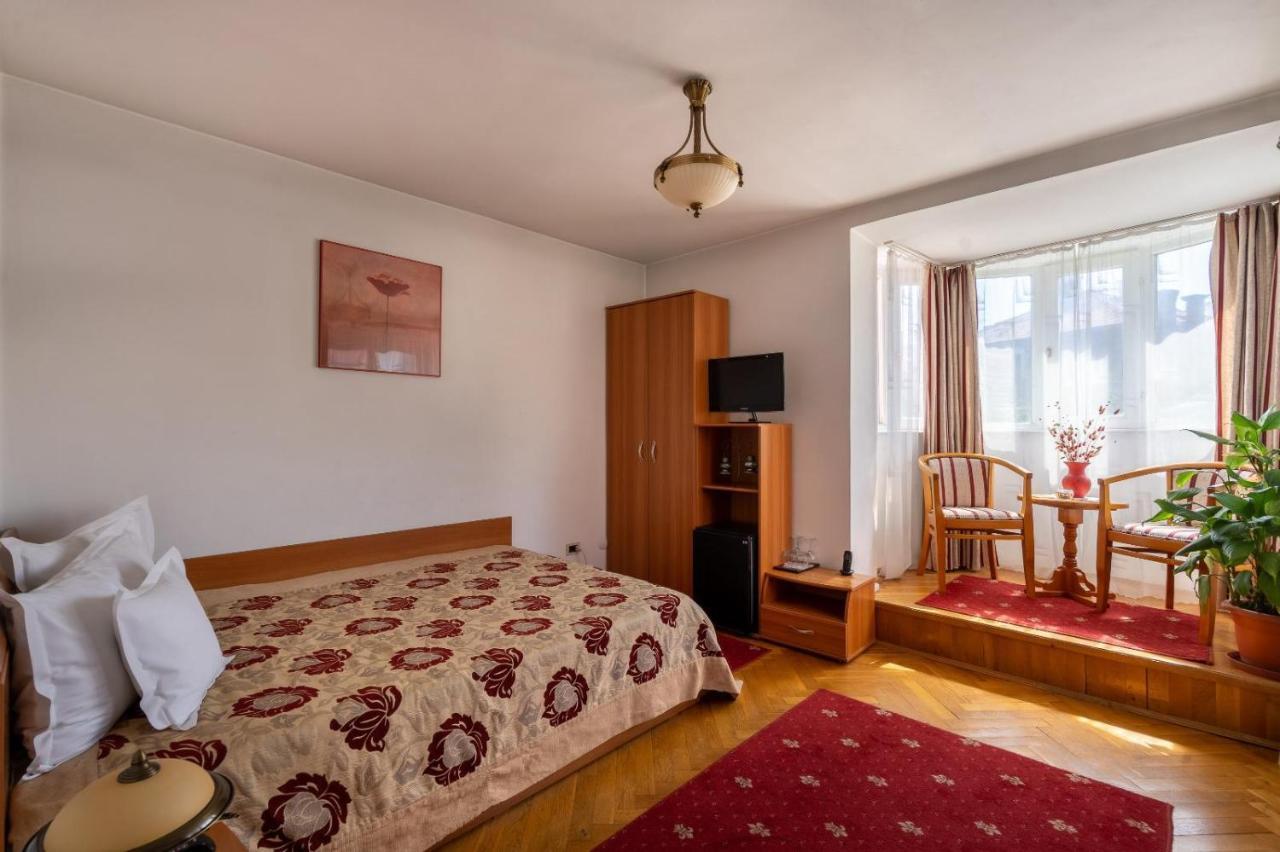 Villa-Hotel Escala Клуж-Напока Екстер'єр фото