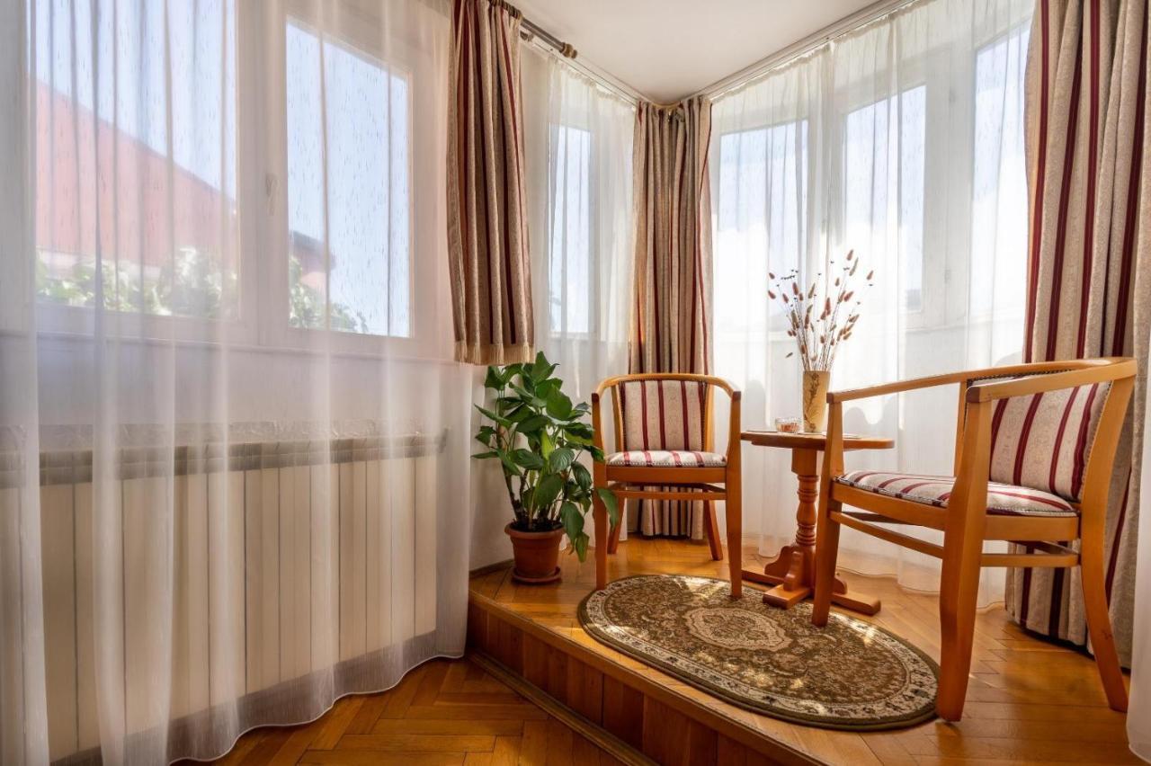 Villa-Hotel Escala Клуж-Напока Екстер'єр фото