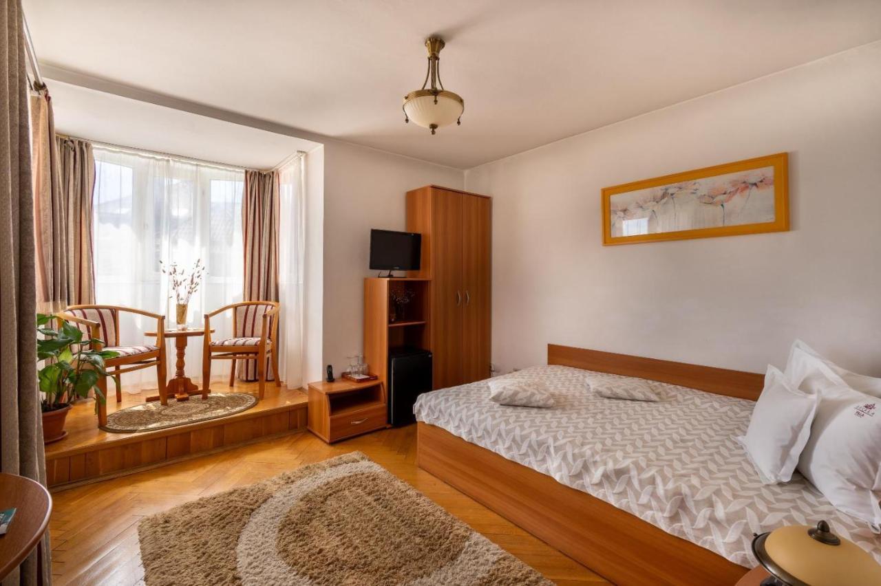 Villa-Hotel Escala Клуж-Напока Екстер'єр фото