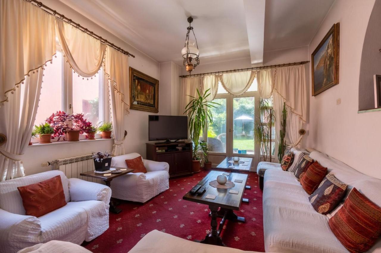 Villa-Hotel Escala Клуж-Напока Екстер'єр фото