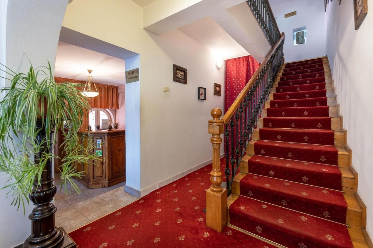 Villa-Hotel Escala Клуж-Напока Екстер'єр фото