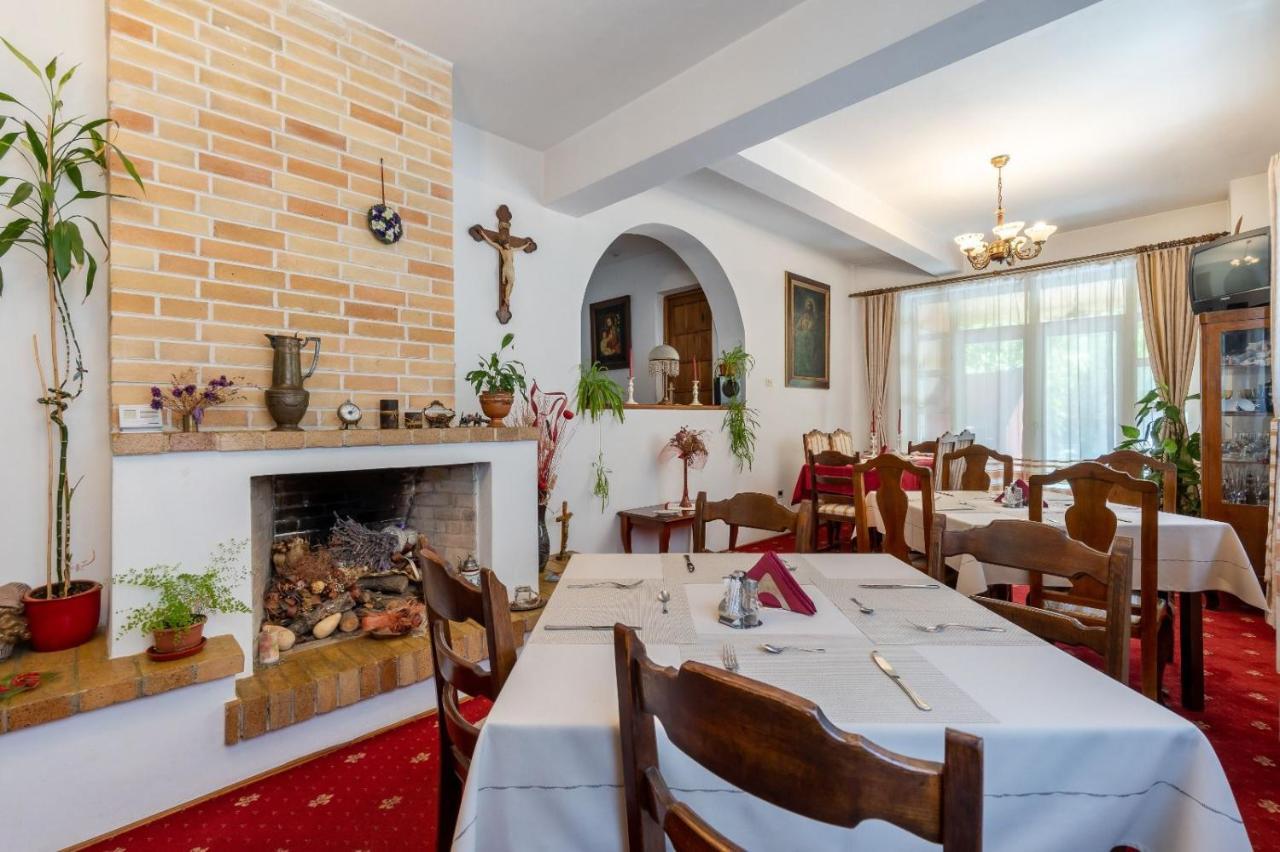 Villa-Hotel Escala Клуж-Напока Екстер'єр фото