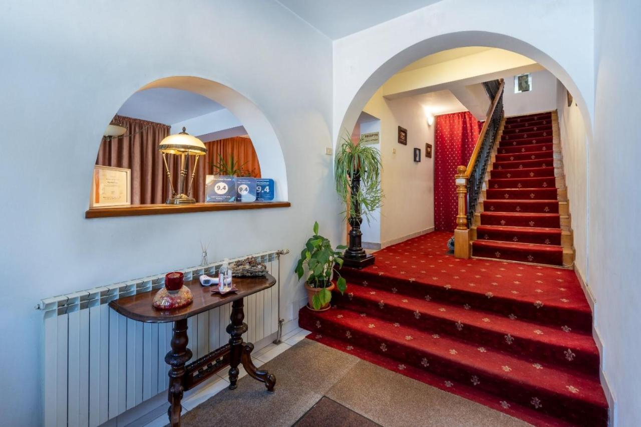 Villa-Hotel Escala Клуж-Напока Екстер'єр фото