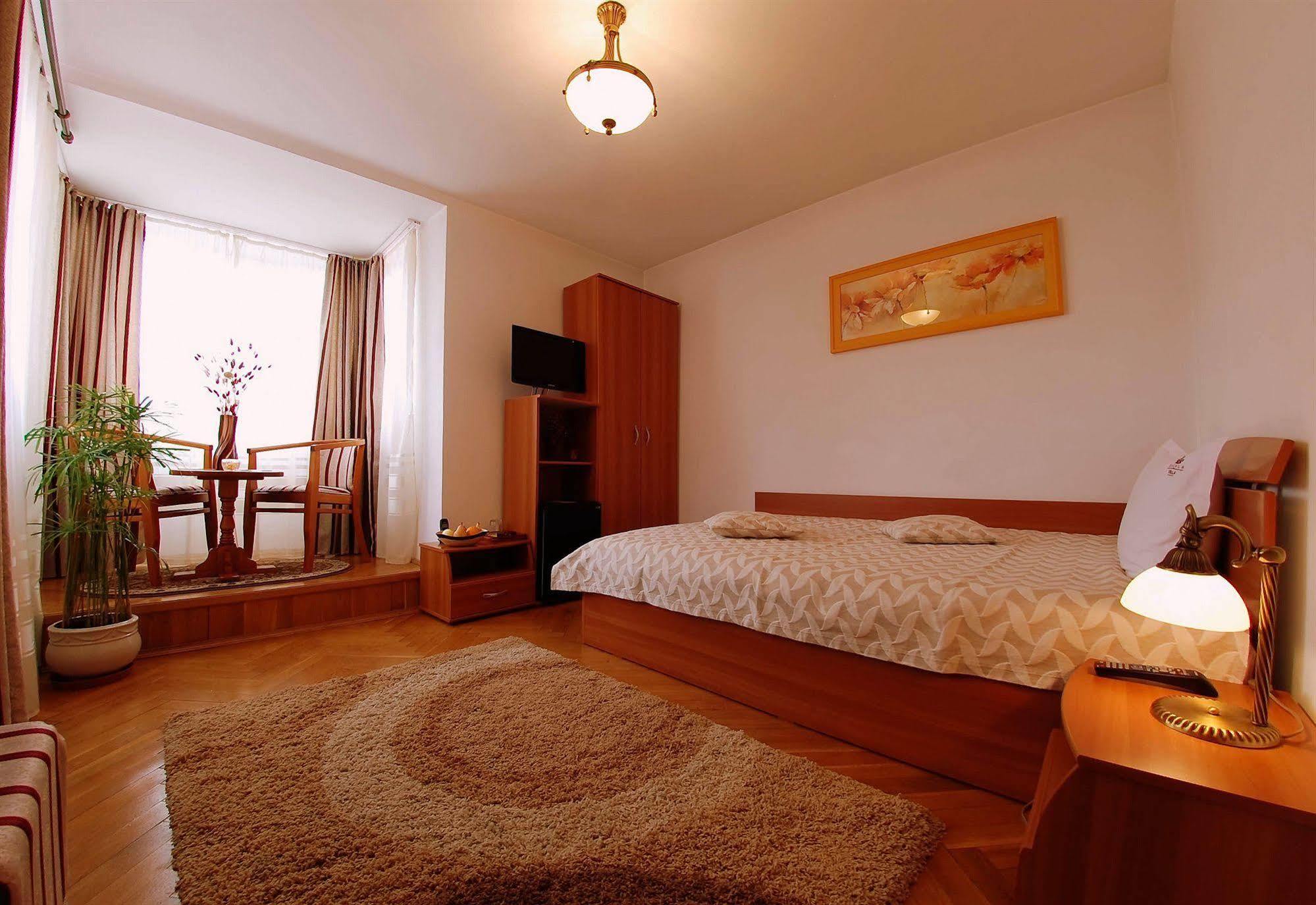 Villa-Hotel Escala Клуж-Напока Екстер'єр фото